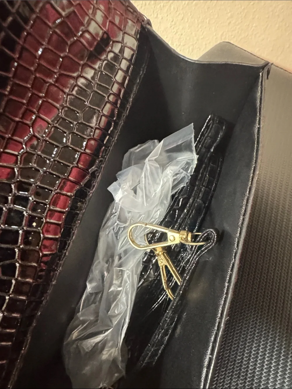 Fashion Black Croc-Embossed Chain Bag - Gold Hardware - Picture 4 of 5